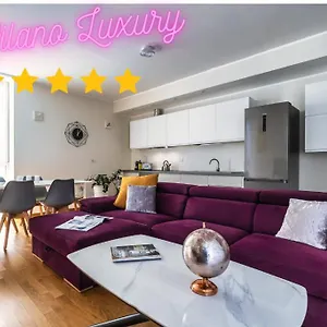https://5-min-walk-from-subway-elegant-modern.it-lombardy.com